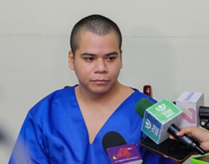 El médico Yerri Estrada fue presentado luego de que Estados Unidos exigiera una prueba de vida de él. (Foto 19 Digital)