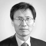 Yoon Young-kwan es exministro de Asuntos Exteriores y Comercio de Corea del Sur, es presidente del Instituto Asan de Estudios Políticos.