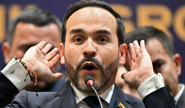 Colombia: De la Espriella asume la Presidencia sin mayorías en el Congreso y con el reto de recuperar seguridad y salud