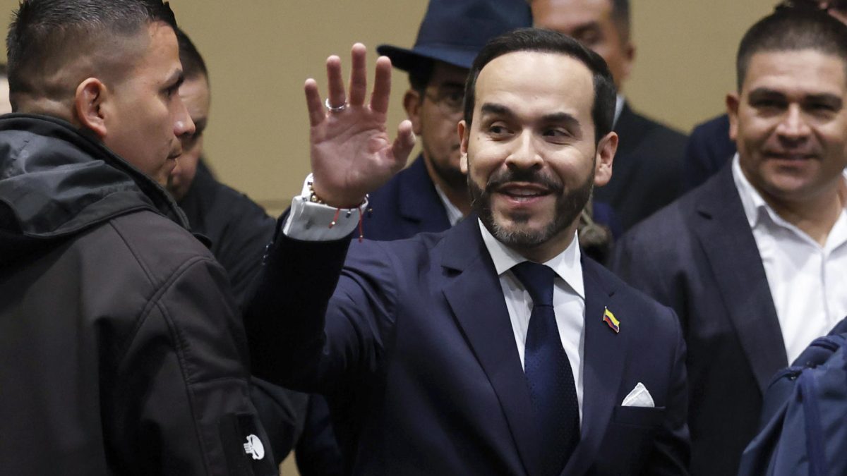 El presidente electo de Colombia, Abelardo de la Espriella, fue captado el pasado 30 de julio, durante un empalme territorial con alcaldes de Cundinamarca, en Bogotá (Colombia). EFE/Mauricio Dueñas