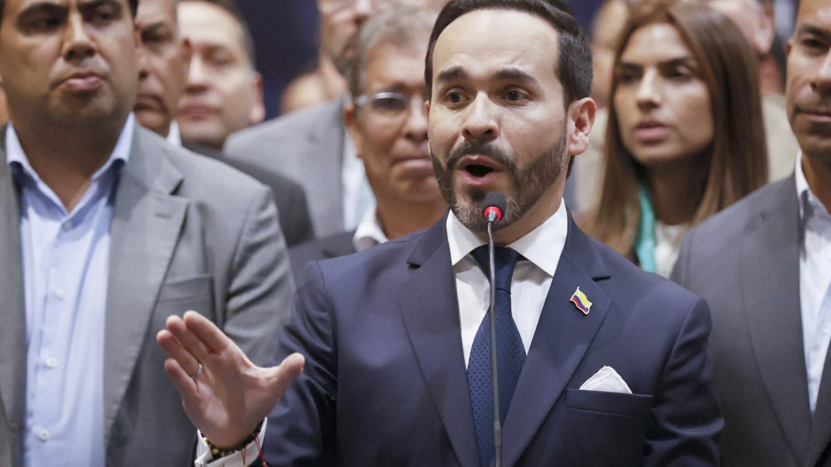 Fotografía del 30 de julio de 2026 que muestra al presidente electo de Colombia, Abelardo de la Espriella, hablando durante un acto en Bogotá (Colombia). EFE/ Mauricio Dueñas Castañeda
