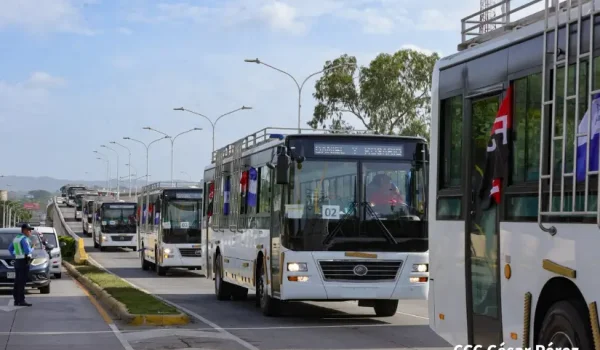 Arriban los primeros 60 buses chinos comprados con préstamo de más de 50 millones de dólares