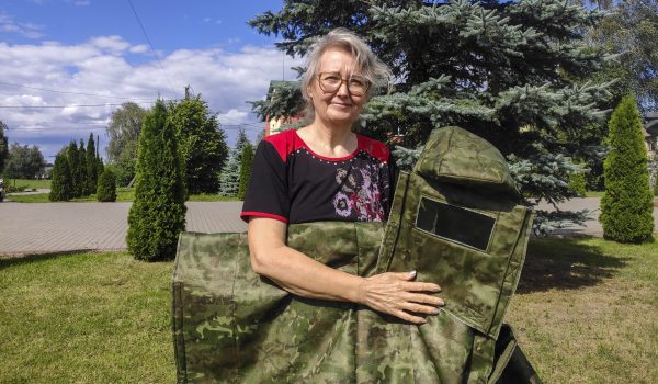 Guerra en Ucrania: Capas antidrones hacen «invisibles» a soldados ucranianos en «zonas de la muerte»