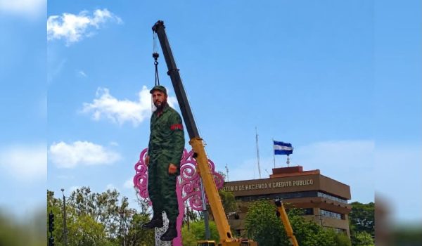 Roger Stone, exasesor de Trump, repudia farsas electorales de Daniel Ortega y escultura de Castro