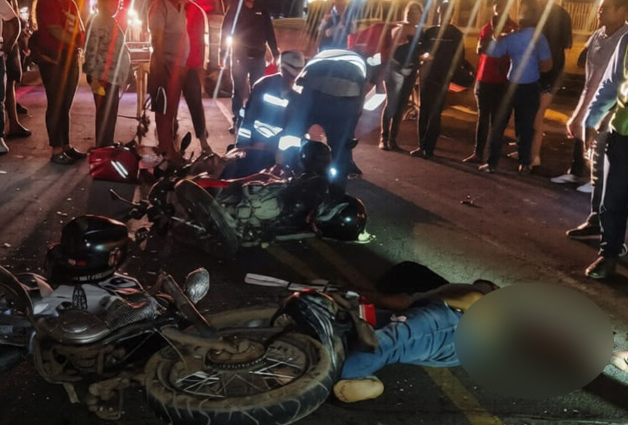 Una mujer embarazada perdió a su hijo en gestación tras protagonizar un accidente en motocicleta. Foto: Canal 8/Facebook.