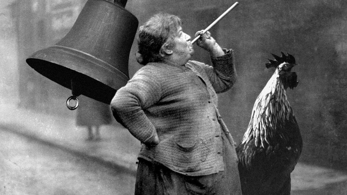 Los curiosos métodos que usaba la gente para despertarse antes de que existieran las alarmas (y el celular). BBC