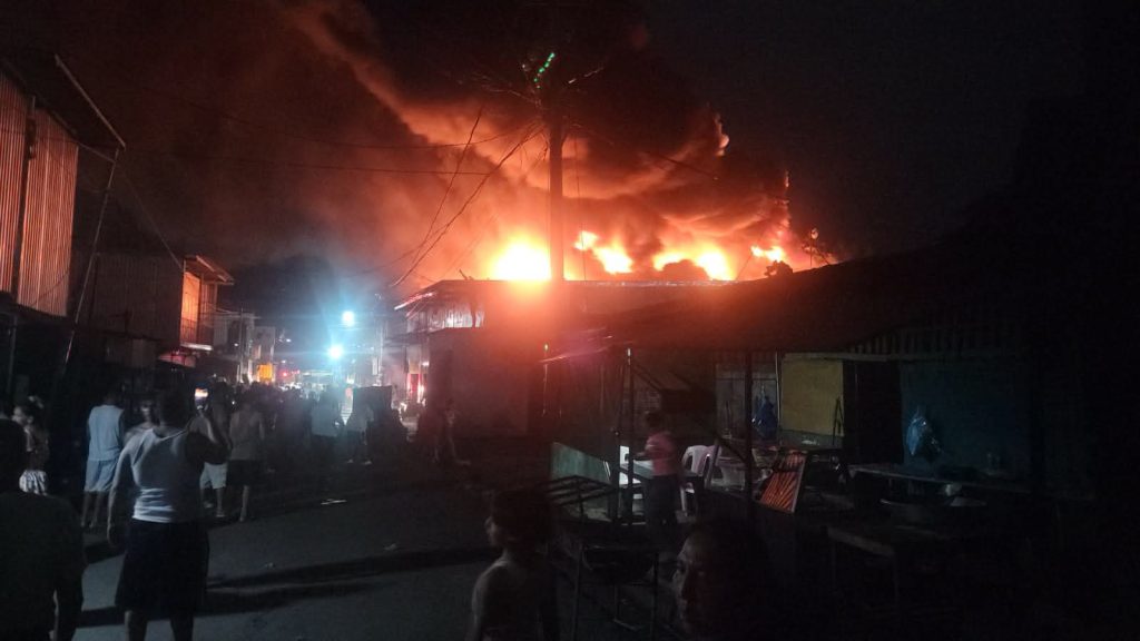 Reportan incendio en el Mercado Oriental. Foto: Radio Ya/Facebook.