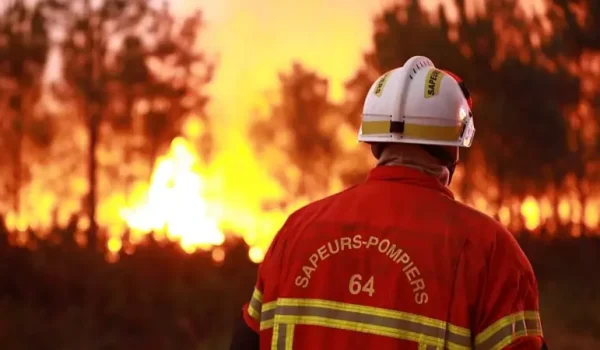 Más de 200.000 personas fueron evacuadas solo en Francia debido a los incendios de julio. Getty Images