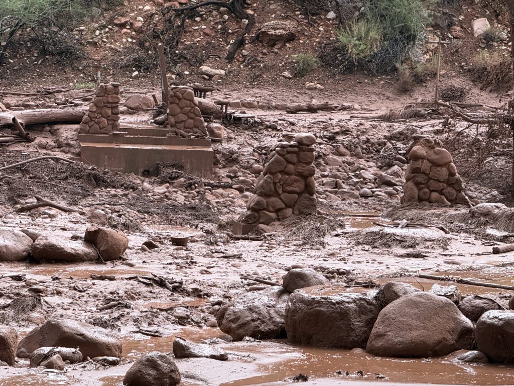 Las inundaciones afectaron el área de Bright Angel Canyon y Phantom Ranch el sábado,