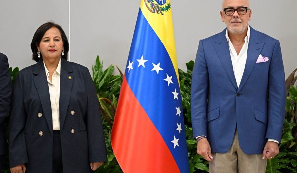 Comenzó el diálogo entre el chavismo y la oposición de Venezuela