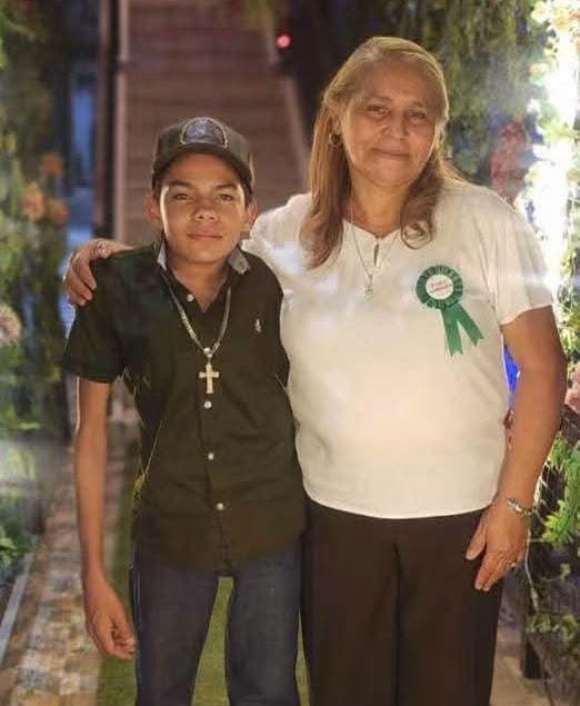 El adolescente Elías Josué Rivera Salgado (a la izquierda) junto a su madre Elvia Salgado (a la derecha). Foto: Alerta Informativa/Facebook.