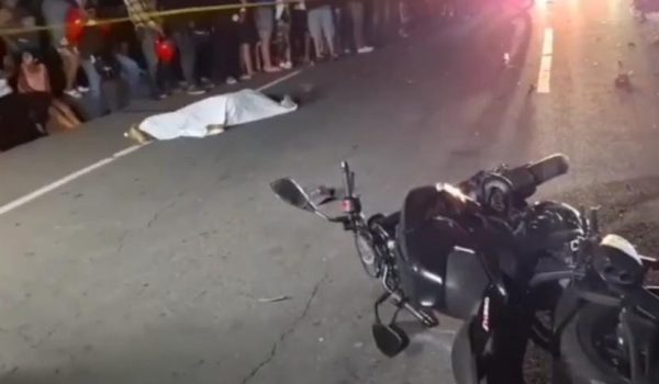 Un motociclista muerto y tres personas heridas deja triple colisión en El Crucero
