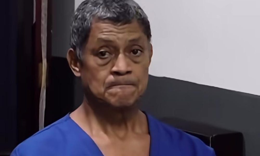 El motociclista Mario Javier Carrillo, de 63 años, es acusado por homicidio imprudente. Foto: Canal 13.