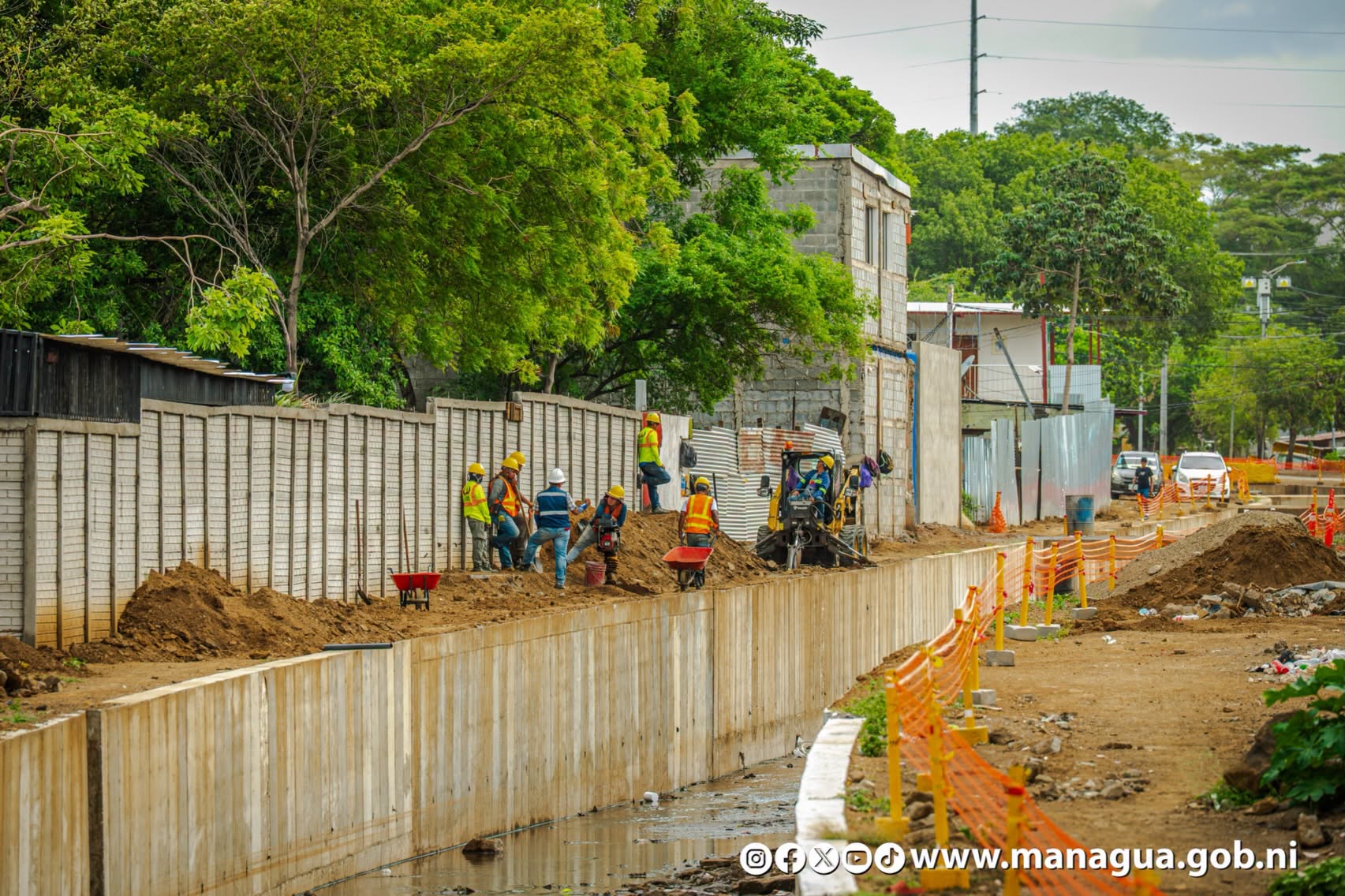 Obras de drenaje pluvial en los tramos dos y tres de la Pista en Managua. Alcaldía de Managua