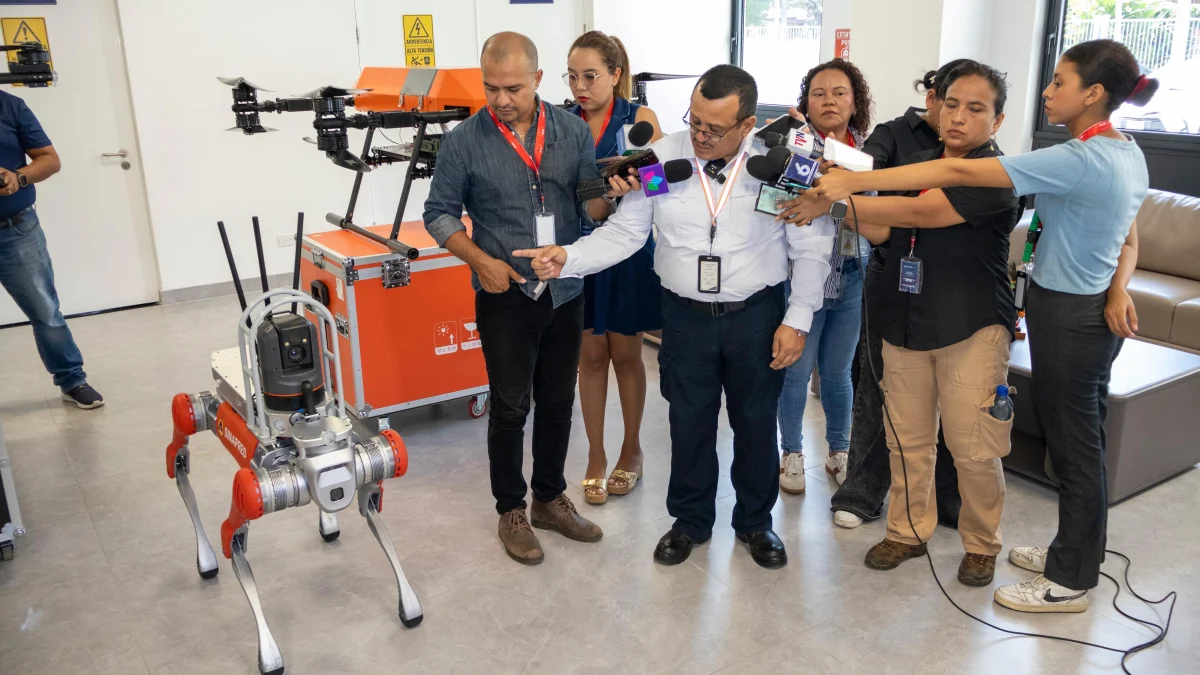 Funcionarios reciben capacitaciones en el nuevo centro financiado con capital chino. Tomada El 19 Digital