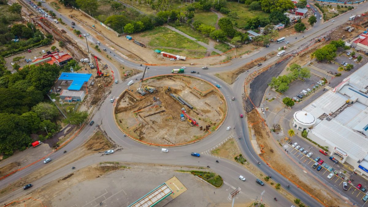 Obras de drenaje pluvial en los tramos dos y tres de la Pista en Managua. Alcaldía de Managua Obras de drenaje pluvial en los tramos dos y tres de la Pista en Managua. Alcaldía de Managua