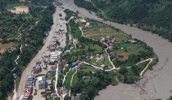 Nepal confirma que hay 910 personas sin localizar tras la riada, más de 500 extranjeras