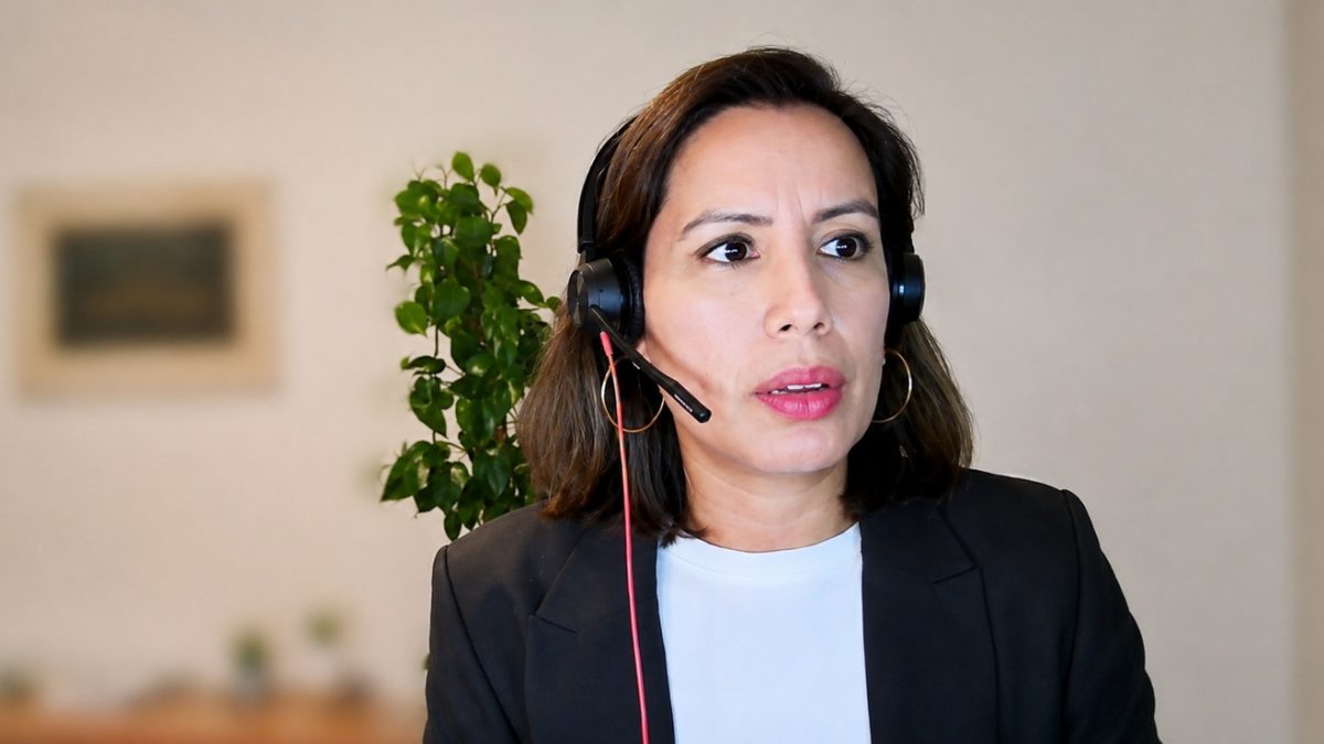 Thelma Brenes, hija del coronel en retiro Carlos Brenes, denunció que los familiares de muchos reos políticos de los Ortega Murillo no denuncian porque están acosados por la dictadura. LA PRENSA/ REPRODUCCIÓN DE VIDEO/ MEJORADA CON IA