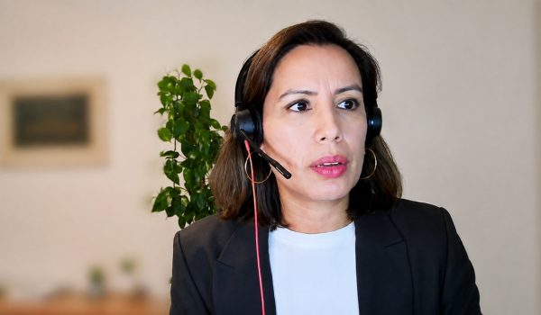 Thelma Brenes, hija del coronel en retiro Carlos Brenes, denunció que los familiares de muchos reos políticos de los Ortega Murillo no denuncian porque están acosados por la dictadura. LA PRENSA/ REPRODUCCIÓN DE VIDEO/ MEJORADA CON IA