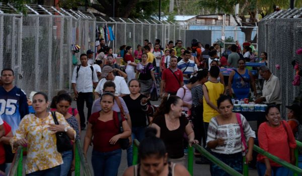 El Salvador debate sobre reducir a 4 los días laborales. ¿Por qué no es viable en Nicaragua?