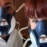 Por qué nos sentimos tan atraídos por los videos sobre limpiezas de casas de acumuladores compulsivos