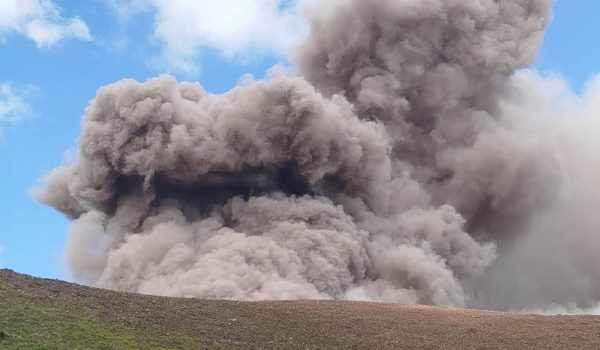Emanaciones de gas y ceniza no cesan en el volcán Telica. ¿Qué hay detrás de este comportamiento?