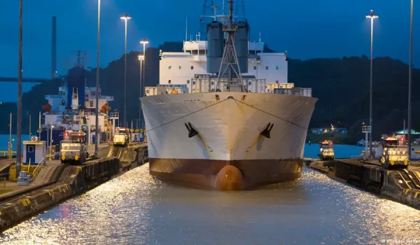 Canal de Panamá no descarta nuevas restricciones al tránsito