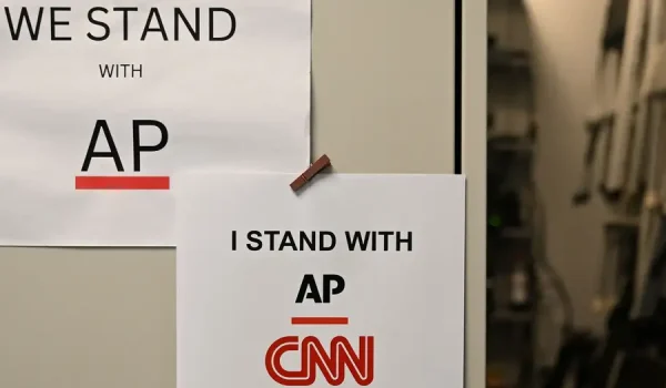 Periodistas vetados por Trump logran entrar a la Casa Blanca