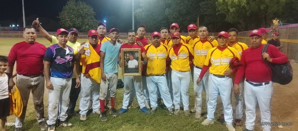 Equipo Santiago, rinde honores en memoria de su patrocinador, Franklin Lampín.