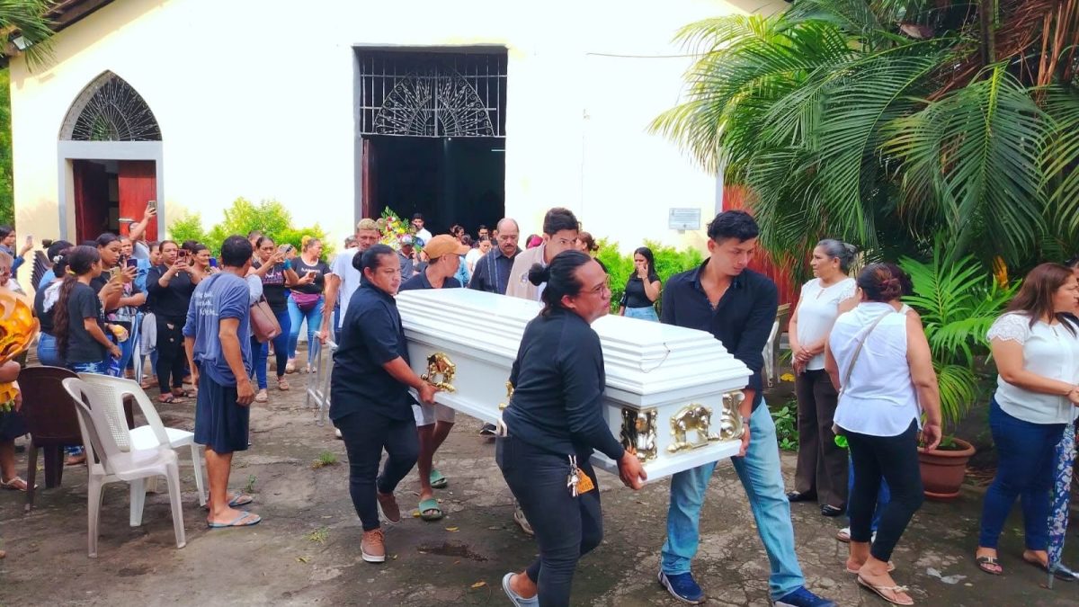La Pajarita Chinandegana fue enterrada este domingo. CANAL 4