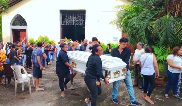 Con mariachis y bajo la brisa, entierran a La Pajarita Chinandegana 