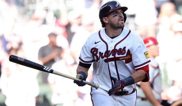 Bravos se imponen dramáticamente a los Filis en el primer duelo de comodines