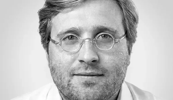 Bijan Burnard es director ejecutivo de D-AI. y Lattice Inc.