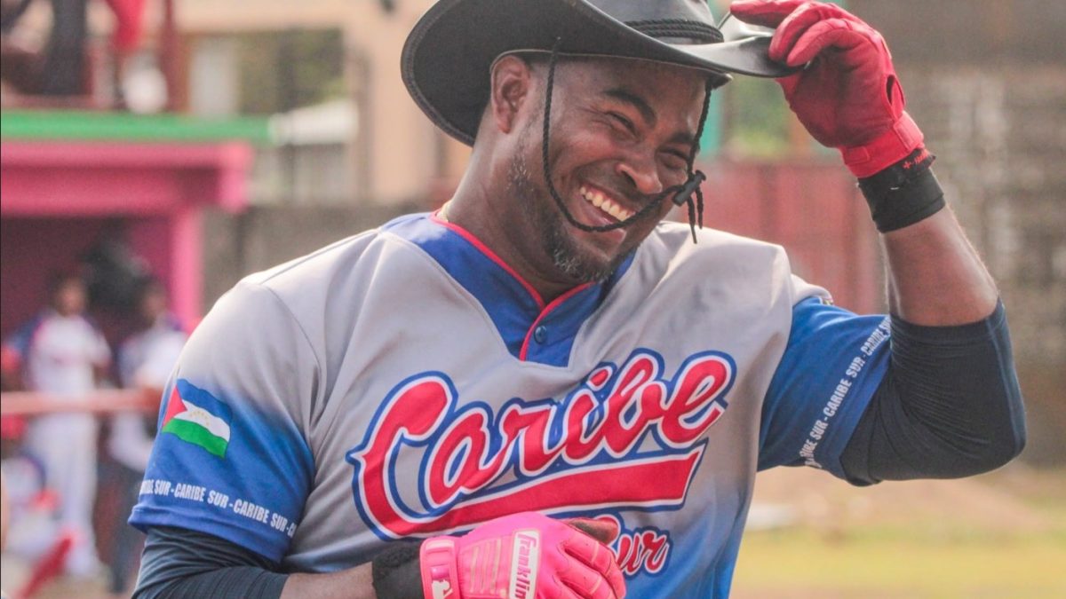 Henry Burton disparó dos jonrones contra el Bóer. LA PRENSA/CARIBE SUR