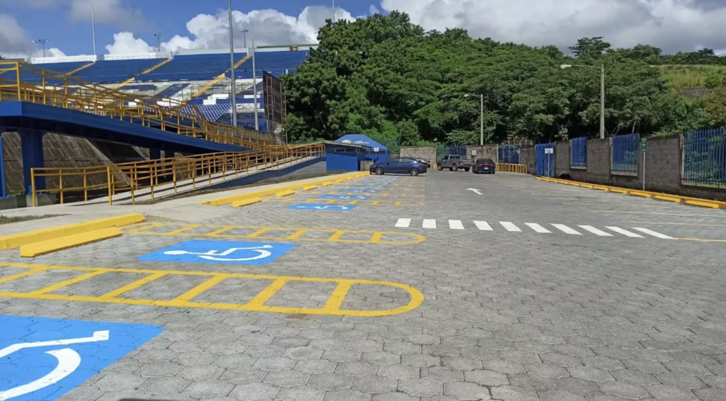 Mejoras en el estadio nacional de futbol de Managua financiado por la FIFA en 2011. LA PRENSA / FIFA