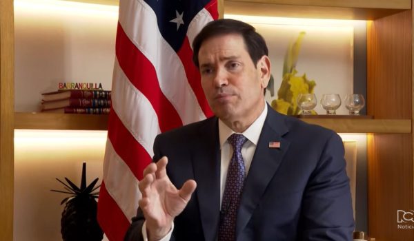 El secretario de Estado de los Estados Unidos, Marco Rubio, en una entrevista en Noticias RCN. Captura de Pantalla.