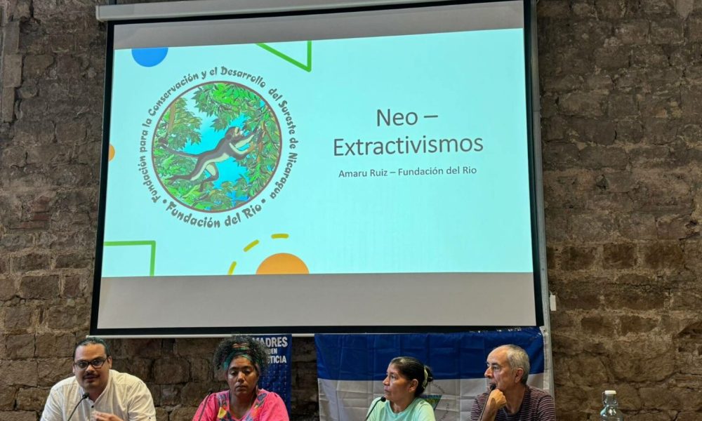 A la izquierda, Amaru Ruiz, ambientalista y presidente de la Fundación del Río. Tomada del sitio web de la organización
