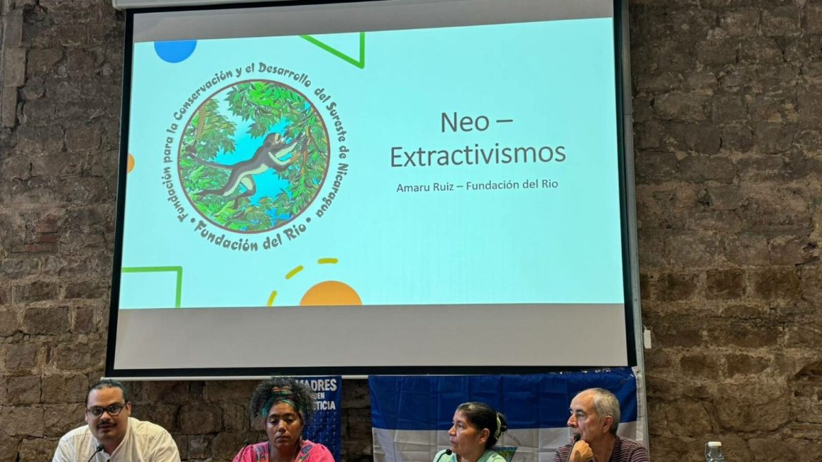 A la izquierda, Amaru Ruiz, ambientalista y presidente de la Fundación del Río. Tomada del sitio web de la organización