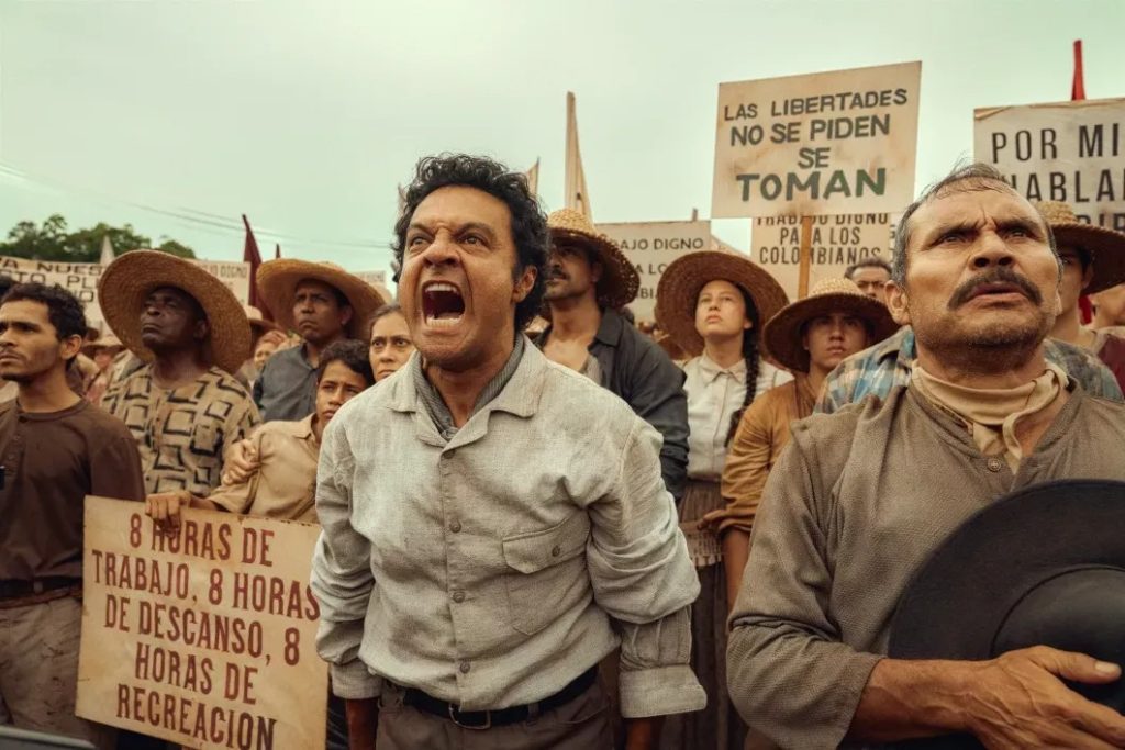 Escena de la serie de Netflix, Cien años de soledad, cuando ocurre la masacre de los trabajadores de las bananeras. LA PRENSA/REPRODUCCIÓN DE NETFLIX