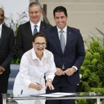 La ingeniera marina Ilya Espino asume como la primera mujer al frente del Canal de Panamá