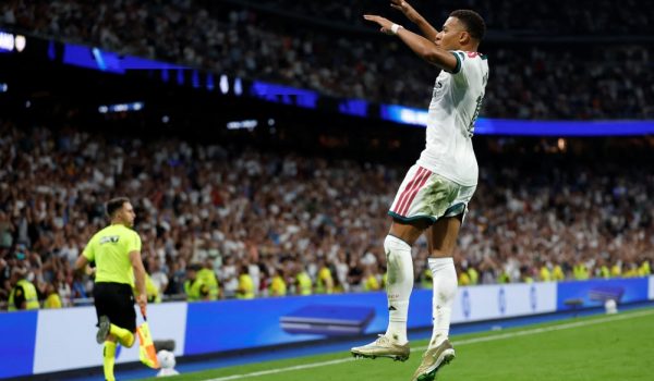 Real Madrid golea al Rayo Vallecano con doblete del francés Kylian Mbappé