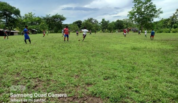 Mayangnas son atacados a machetazos cuando regresaban de jugar futbol