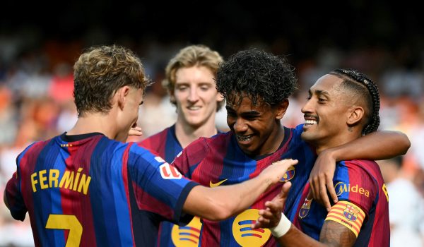 El Barcelona golea al Valencia impulsado por un doblete de Lamine Yamal
