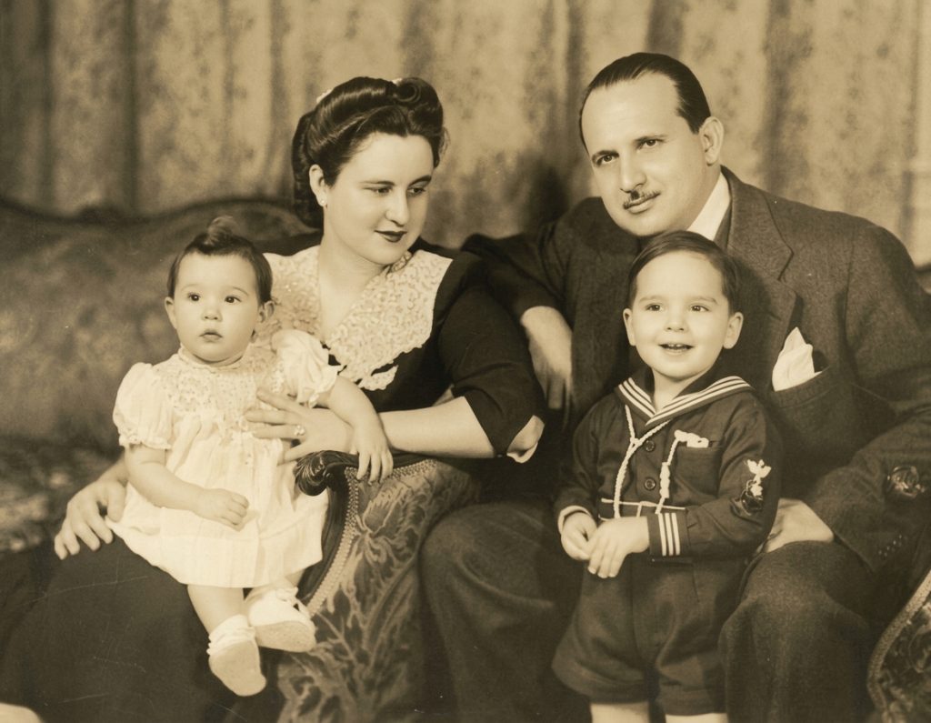 Lillian Somoza Debayle junto a su esposo, Guillermo Sevilla Sacasa, primo hermano de Salvadora Debayle Sacasa, madre de Lillian. LA PRENSA / ARCHIVO REDES