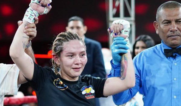 La boxeadora Roxana Mendoza defendió la casa ante peligrosa rival colombiana