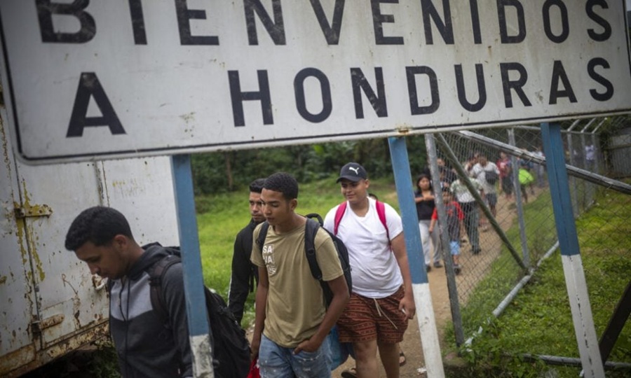 Migrantes saliendo de Nicaragua y entrando de forma irregular a Honduras