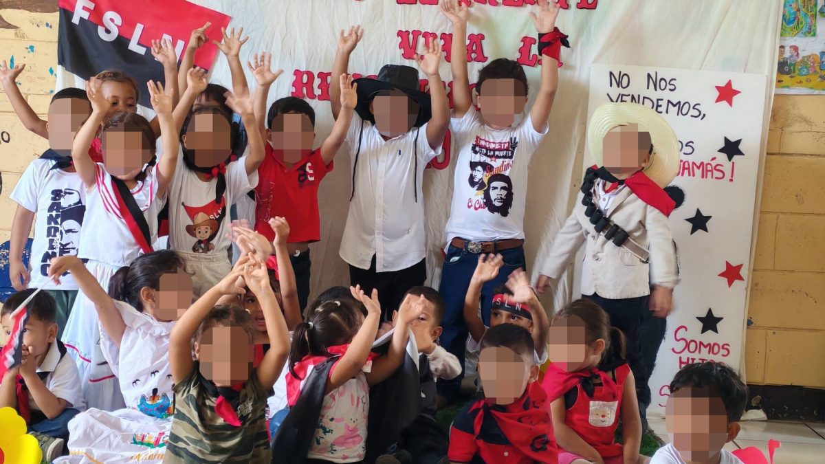 Niños y adolescentes han participado en actividades políticas y oficiales vinculadas con el sandinismo desde los primeros años de la revolución hasta el actual gobierno de Daniel Ortega y Rosario Murillo. LA PRENSA / ARCHIVO REDES