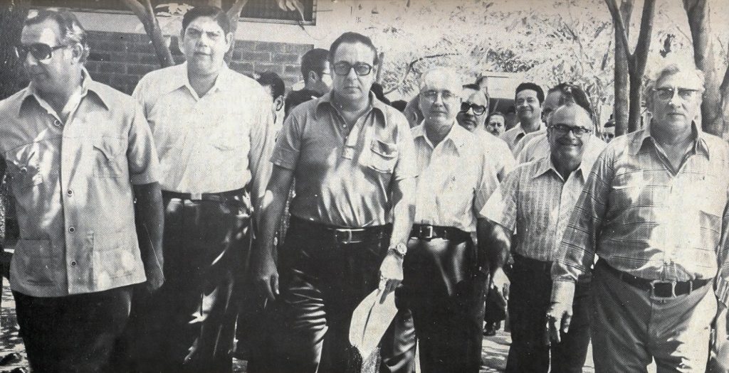 En junio de 1974, un grupo de opositores compareció ante los juzgados de Managua por promover el abstencionismo en las elecciones de ese año. Sentenciados a 180 días de prisión, en la imagen aparecen, de izquierda a derecha: Uriel Argüello, Manolo Morales, Pedro Joaquín Chamorro, Eduardo Rivas Gasteazoro, Rodolfo Robelo, Ignacio Zelaya, Roberto Argüello Hurtado, Ramiro Sacasa y Rafael Córdova Rivas. LA PRENSA / ARCHIVO