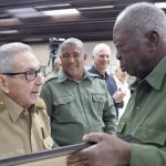 Raúl Castro reaparece tras “graves” problemas de salud