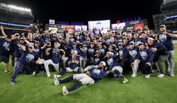 Rays de Tampa celebran su banderín del Este delante de los Yanquis en Nueva York